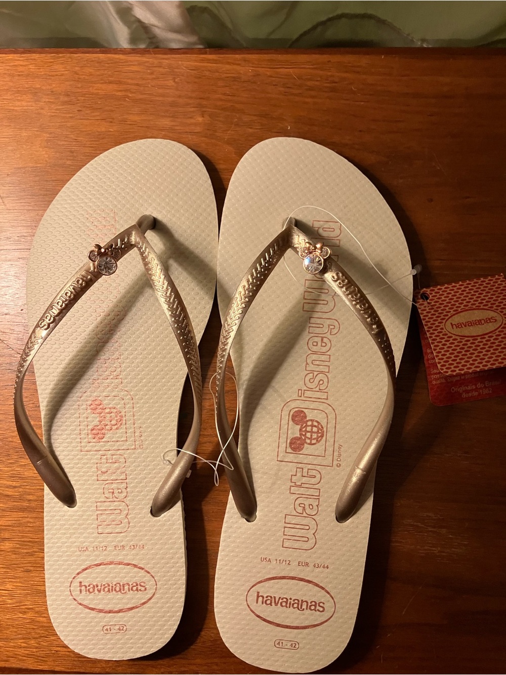 Havaianas Walt Disney world Beige & Gold Minnie  Flip Flops  41-42